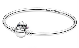 925 Sterling Silver "Stitch Biting" Clasp Bangle